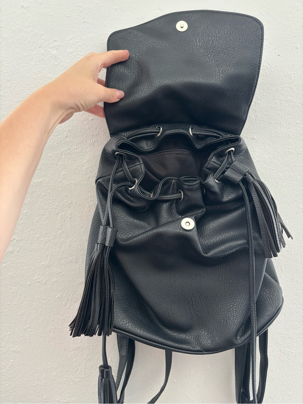 Black Tassel Drawstring - Picture 3 of 7
